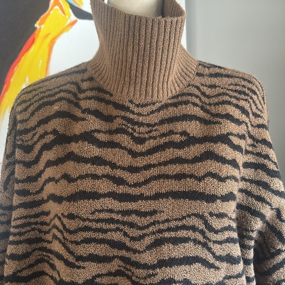 Lou & Grey Women Pull Over Sweater - Picture 4 of 11